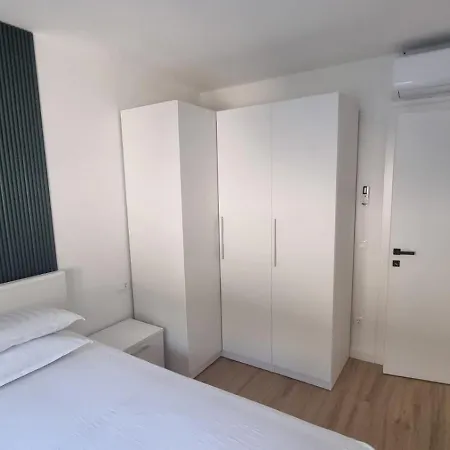 1-bedroom Apartment, With Private Parking And Beach Parking For Free Apartment Makarska