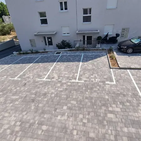 1-bedroom Apartment, With Private Parking And Beach Parking For Free *
