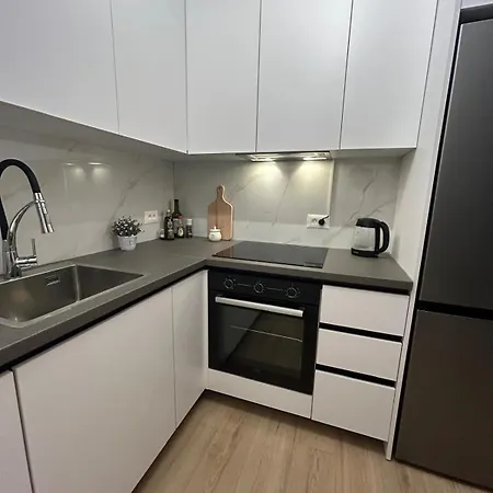 Apartment 1-bedroom Apartment, With Private Parking And Beach Parking For Free